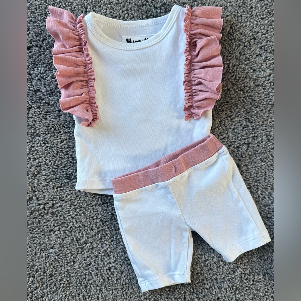 White and Pink Ruffle Baby girl set - Hanna Kay sz. Newborn $19